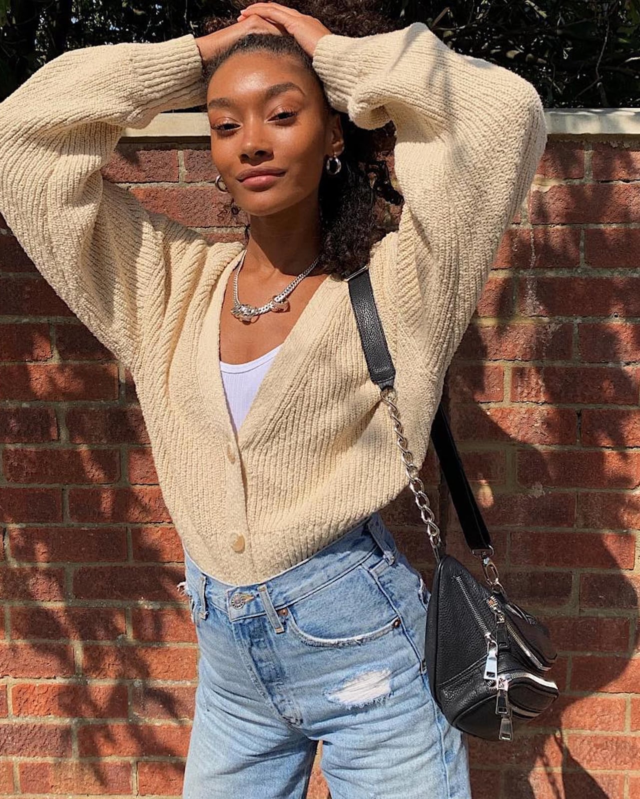 Cropped Cream Cardigan With Light Wash Jeans — Simple Cardigan Outfits Ideas
