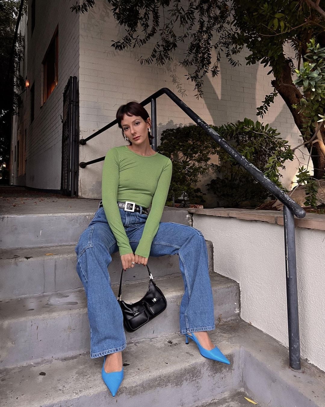 Blue Denim Cargo Jeans With Green Top and Pointed Toe Heels — Simple Cargo Pants Outfits