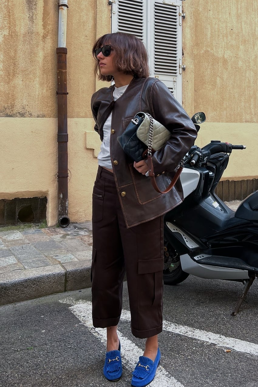 Dark Brown Straight Leg Cargo Pants With Leather Jacket — Simple Cargo Pants Outfits