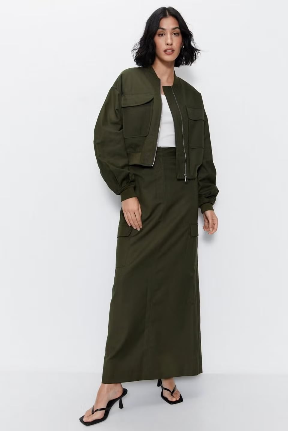 Olive Green Maxi Cargo Skirt With Tank Top and Bomber Jacket Olive Green Maxi Cargo Skirt With Tank Top and Bomber Jacket — Simple Cargo Skirt Outfits