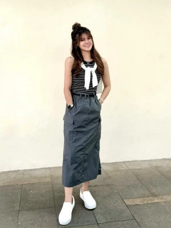 Olive Green Cargo Skirt With White Tee and Combat Boots Olive Green Cargo Skirt With White Tee and Combat Boots — Simple Cargo Skirt Outfits