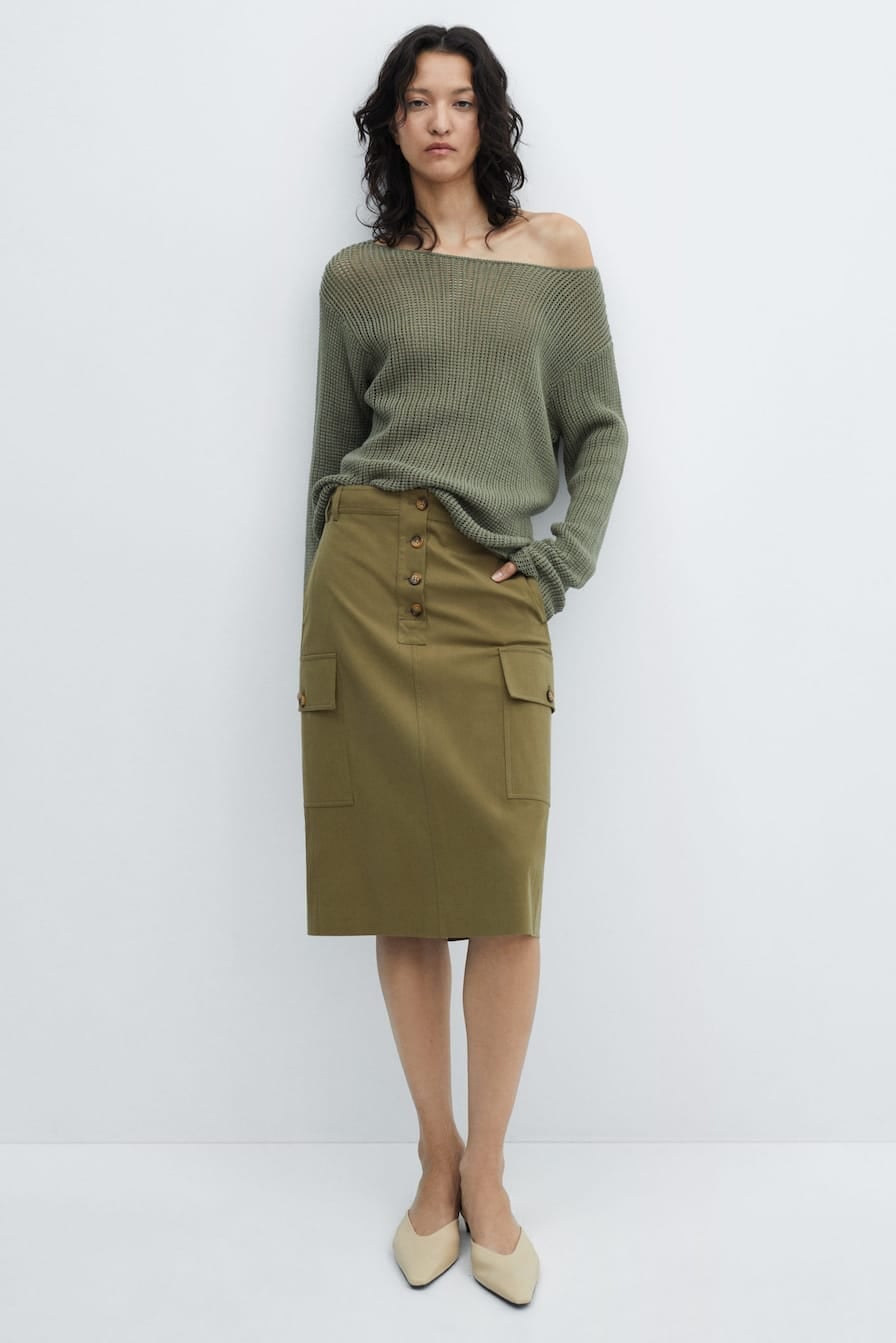 Olive Green Midi Cargo Skirt With Off-Shoulder Sweater and Flats Olive Green Midi Cargo Skirt With Off-Shoulder Sweater and Flats — Simple Cargo Skirt Outfits
