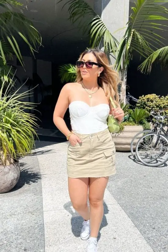Khaki Mini Cargo Skirt With Bustier Top and White Sneakers Khaki Mini Cargo Skirt With Bustier Top and White Sneakers — Simple Cargo Skirt Outfits