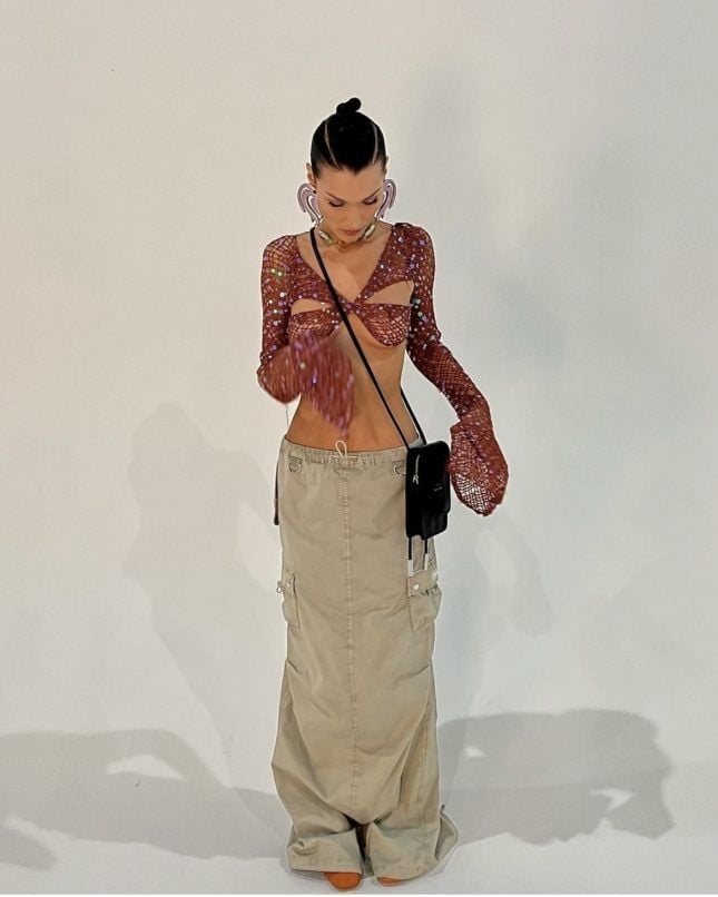 Beige Maxi Cargo Skirt With Sparkly Top and Heels Beige Maxi Cargo Skirt With Sparkly Top and Heels — Simple Cargo Skirt Outfits