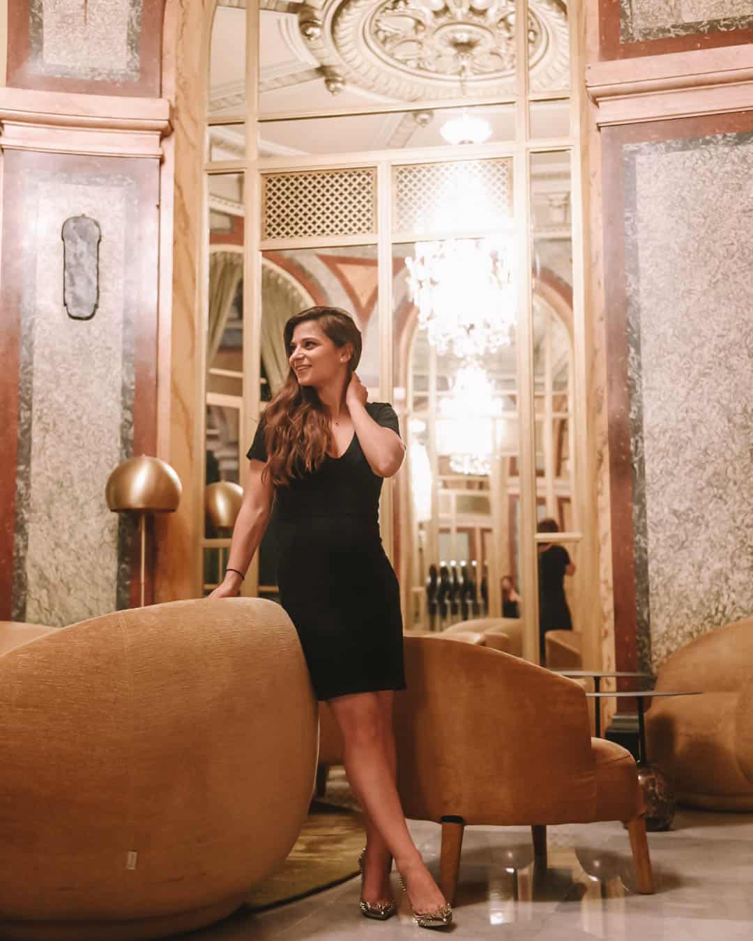 Short Black Bodycon Dress with Embellished Shoes Short Black Bodycon Dress with Embellished Shoes — Simple Casino Outfits