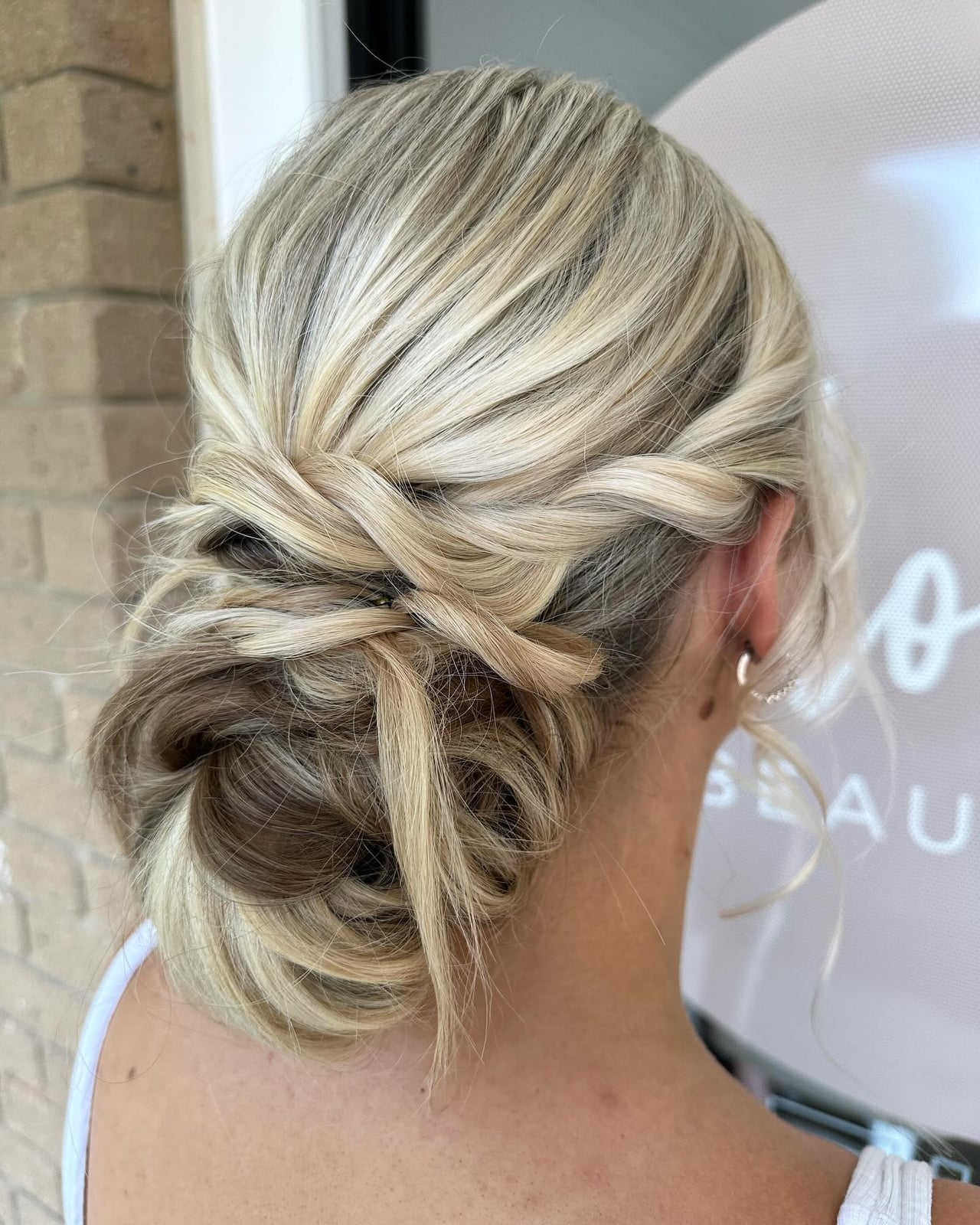 Casual Updo With Blonde Highlights and Twists Casual Updo With Blonde Highlights and Twists — Simple Casual Updo