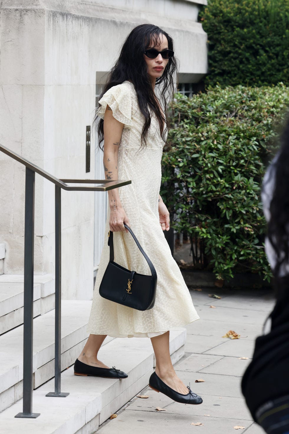 Cream Printed Short Sleeve Dress With Flutter Sleeves Cream Printed Short Sleeve Dress With Flutter Sleeves — Simple Celebrities Dresses