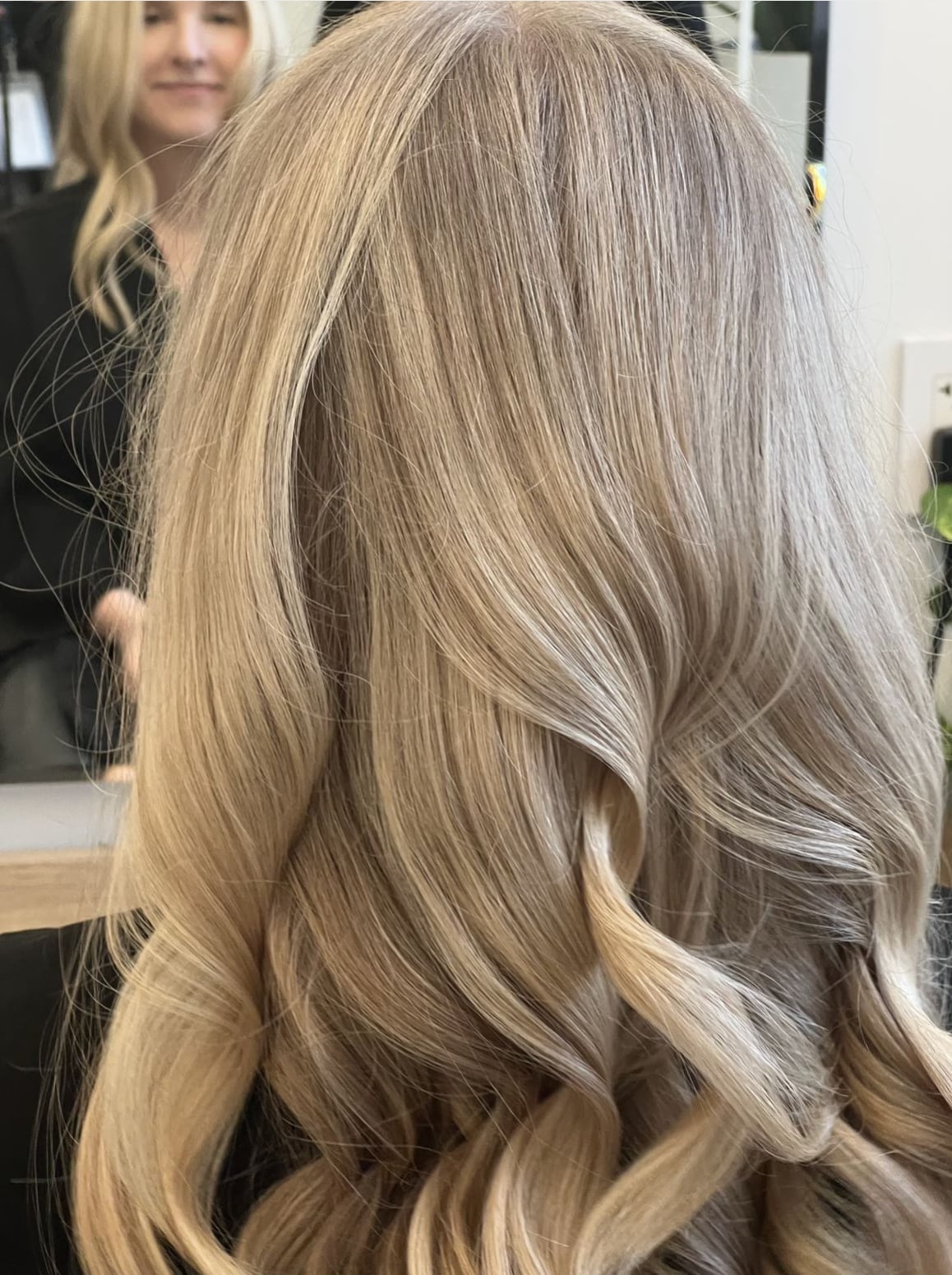 Shoulder Length Fine Waves With Curtain Bangs — Simple Champagne Blonde