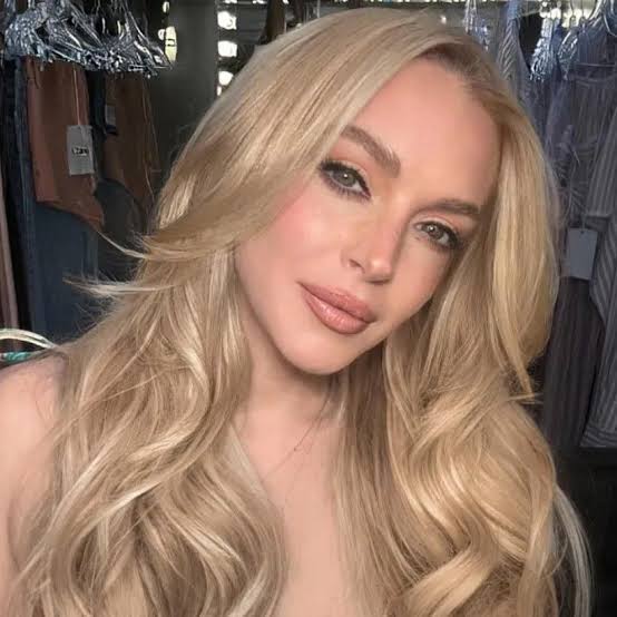 Collarbone Balayage With Glossy Finish — Simple Champagne Blonde
