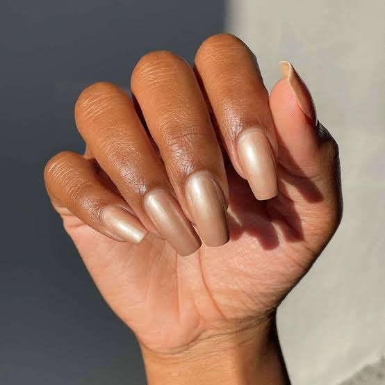 Light Beige Pearlescent Square Nails Light Beige Pearlescent Square Nails — Simple Champagne Nails
