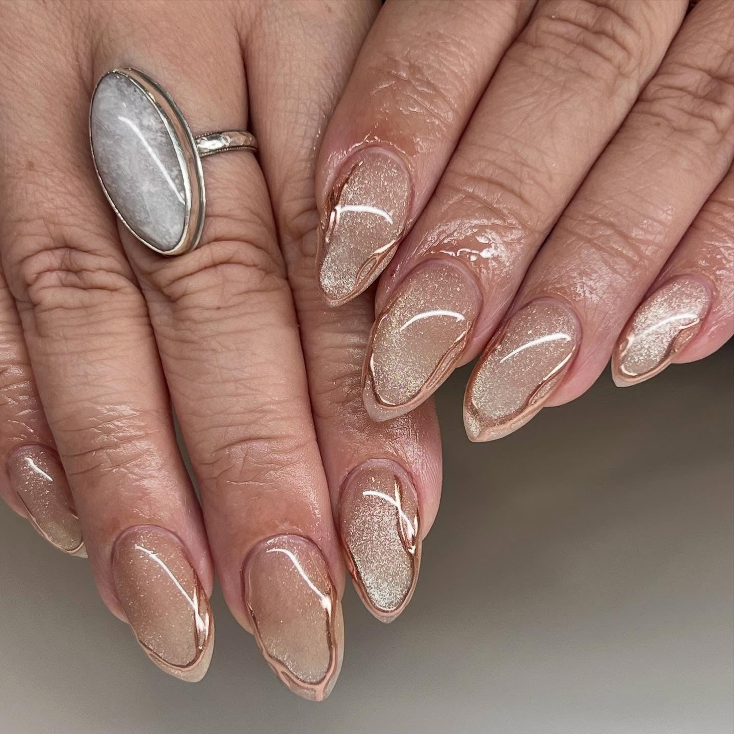 Almond Chrome Outline Nails Almond Chrome Outline Nails — Simple Champagne Nails