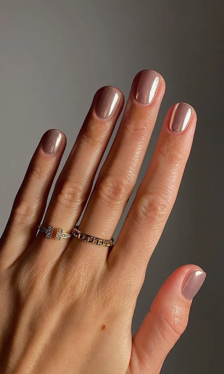 Short Square Metallic Champagne Chrome Short Square Metallic Champagne Chrome — Simple Champagne Nails