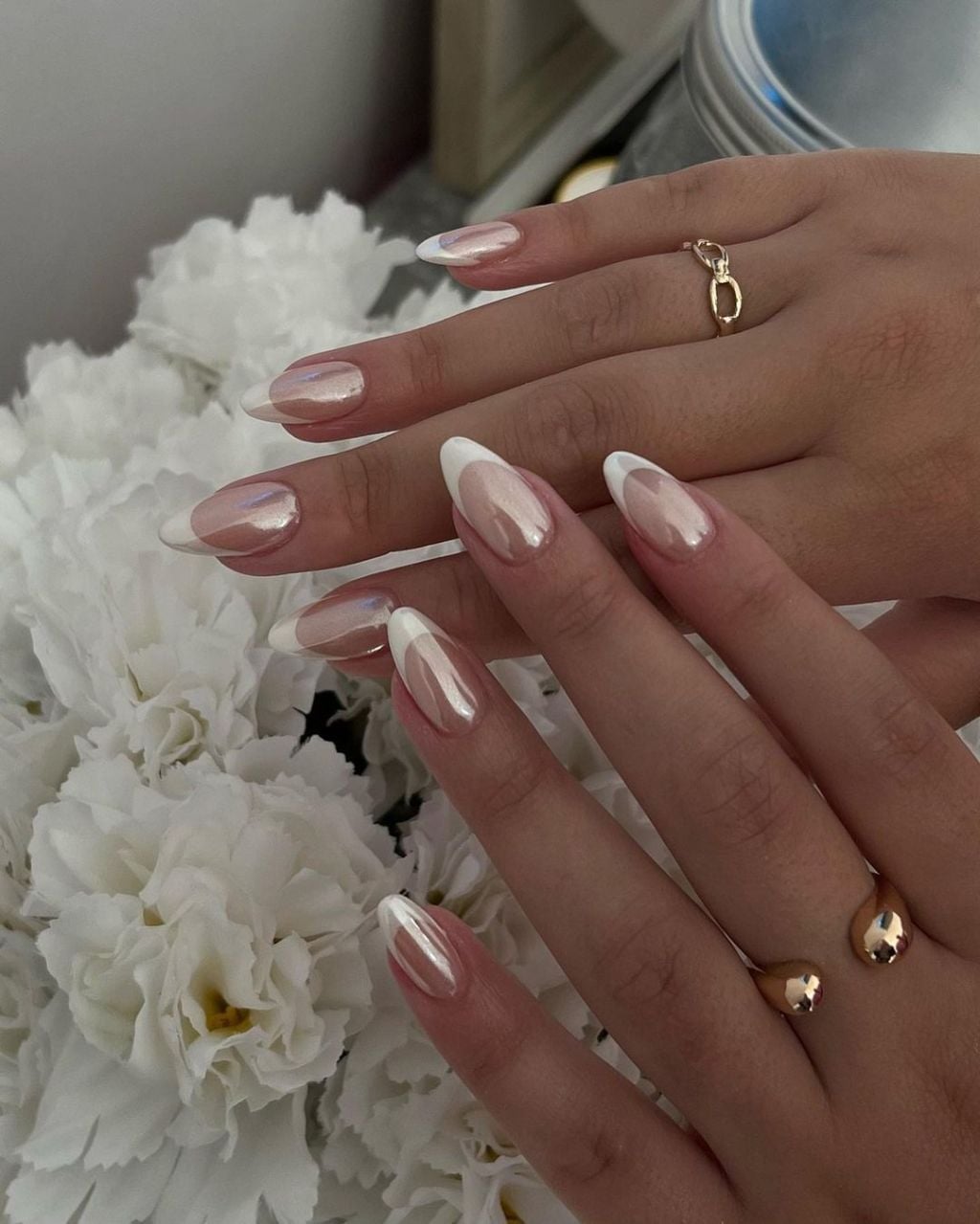 Glossy Pearlescent Champagne Short Oval With Full Color Glossy Pearlescent Champagne Short Oval With Full Color — Simple Champagne Nails