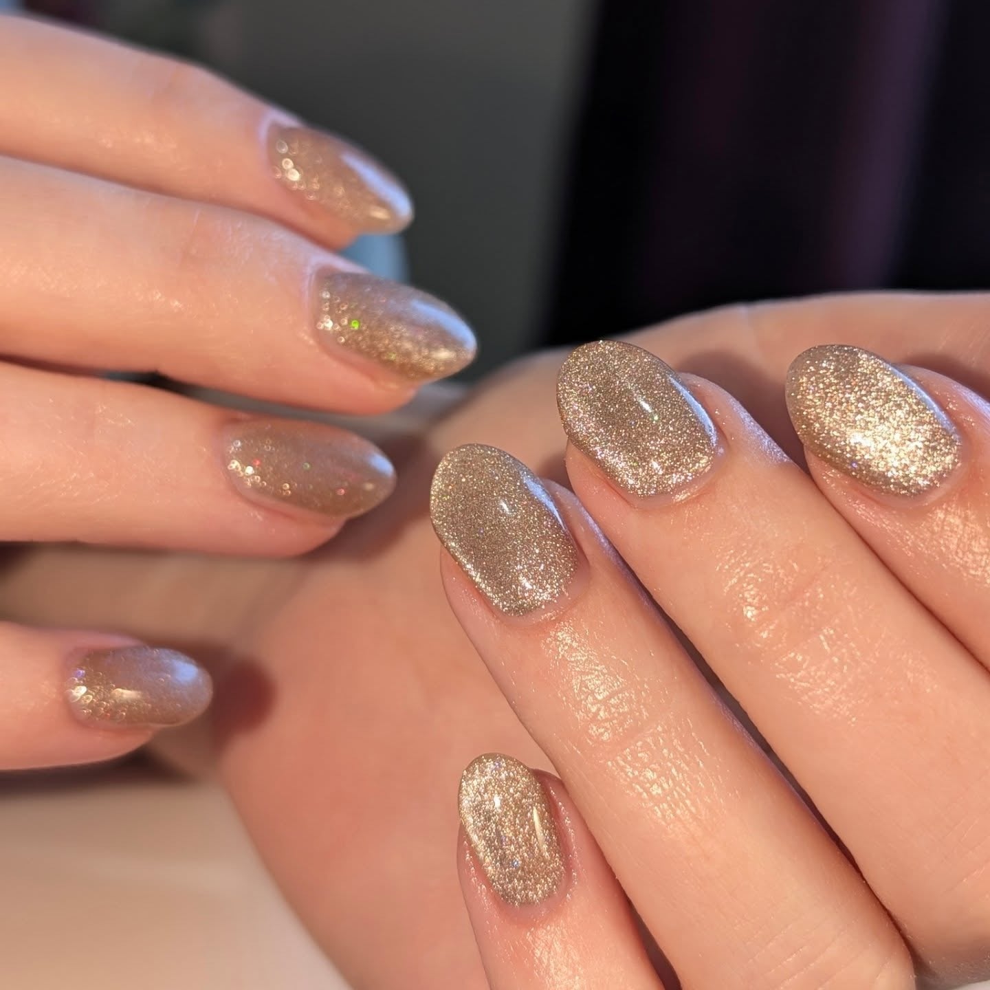 Medium Oval Shimmering Champagne Nails Medium Oval Shimmering Champagne Nails — Simple Champagne Nails