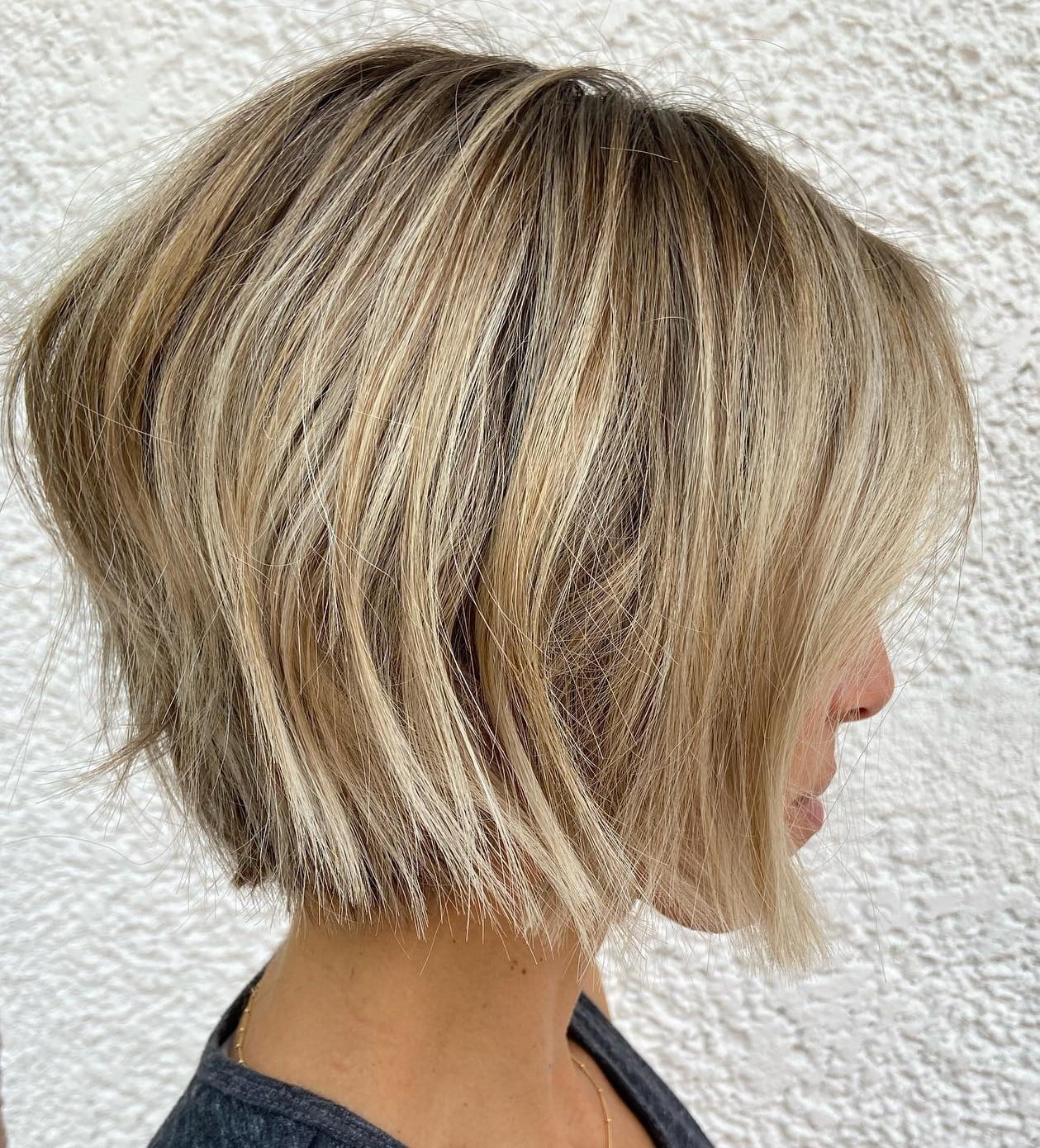 Blonde Bob With Textured Layers And Waves Blonde Bob With Textured Layers And Waves — Simple Chin Length Bob