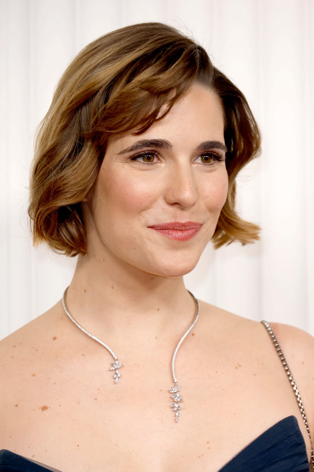 Honey Blonde Bob With Face-Framing Layers and Blowout With Soft Waves Honey Blonde Bob With Face-Framing Layers and Blowout With Soft Waves — Simple Chin Length Bob