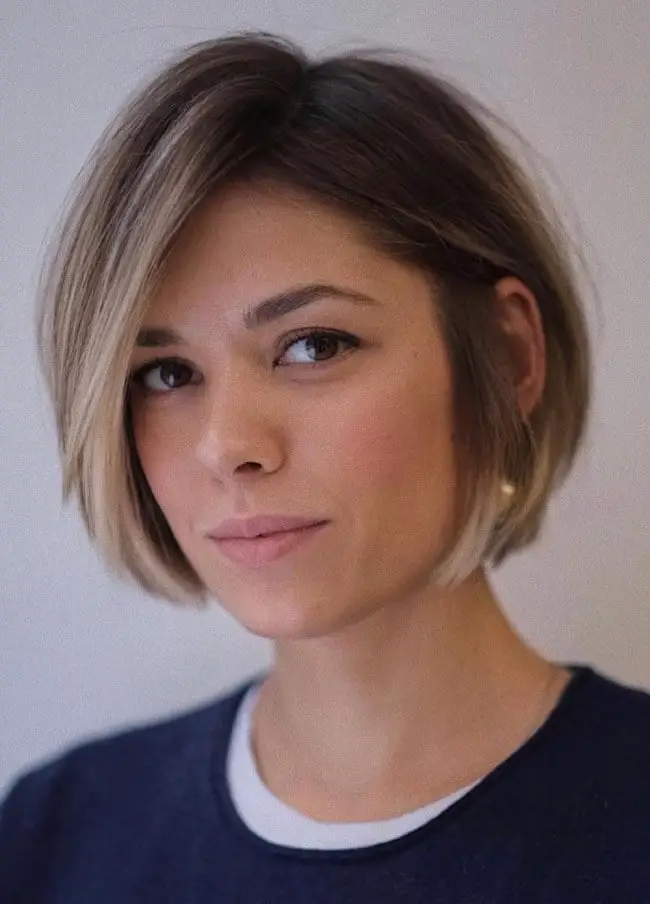Sleek Beige Blonde Blunt Bob With Side Bangs, Close-Up Take Sleek Beige Blonde Blunt Bob With Side Bangs, Close-Up Take — Simple Chin Length Bob