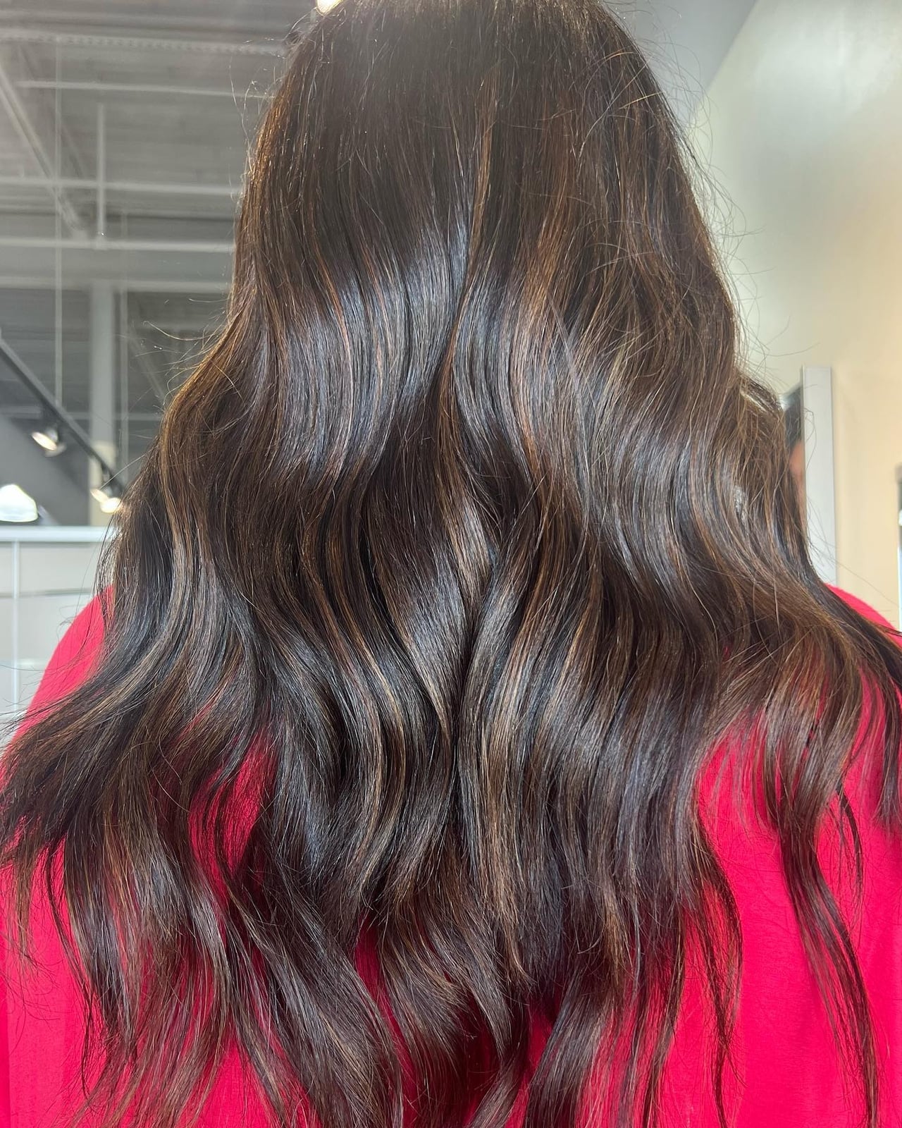 Mid-Back Chocolate Brown With Dimensional Balayage, Wavy Mid-Back Chocolate Brown With Dimensional Balayage, Wavy — Simple Chocolate Balayage