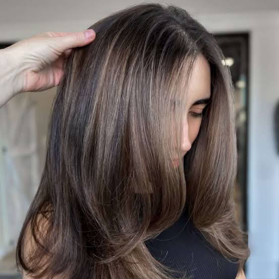 Shoulder Length Chocolate With Caramel Balayage Shoulder Length Chocolate With Caramel Balayage — Simple Chocolate Balayage