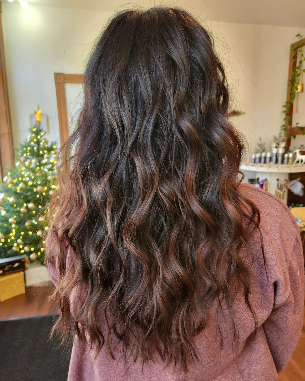 Voluminous Collarbone Cut With Curtain Bangs Voluminous Collarbone Cut With Curtain Bangs — Simple Chocolate Balayage