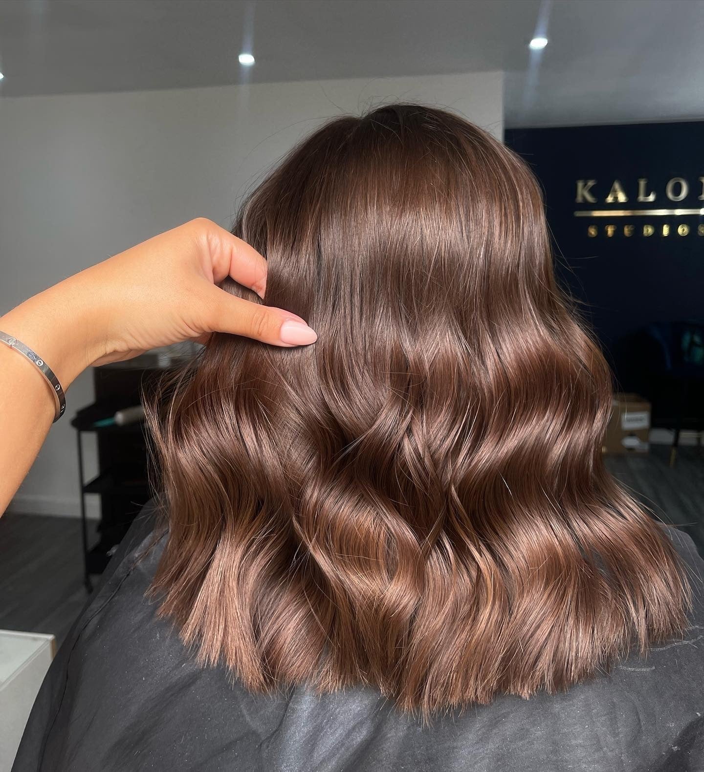 Medium Chocolate Collarbone With Glossy Waves — Simple Chocolate Highlights