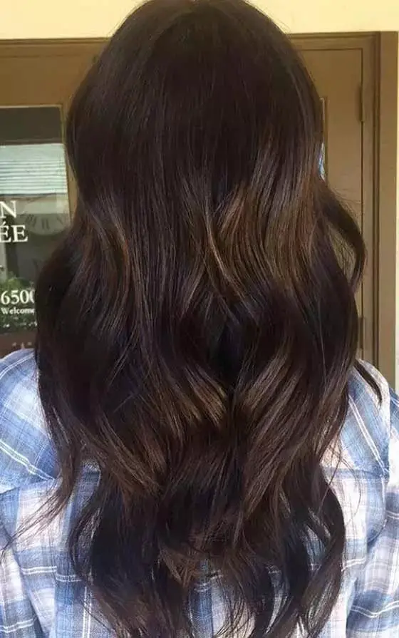 Dark Chocolate Mid-Back With Subtle Waves — Simple Chocolate Highlights