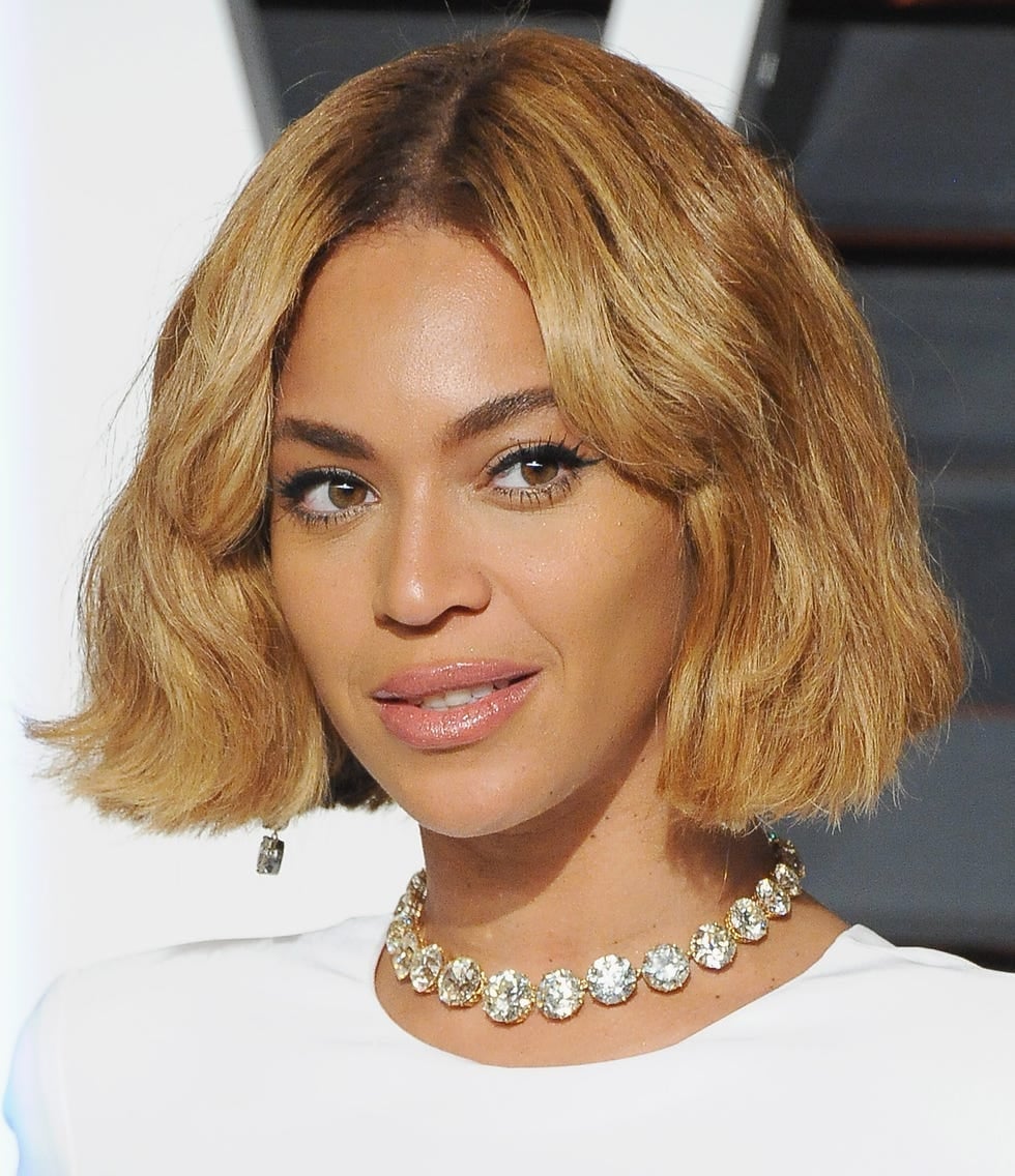 Honey Blonde Bob With Curtain Bangs Honey Blonde Bob With Curtain Bangs — Simple Choppy Bob