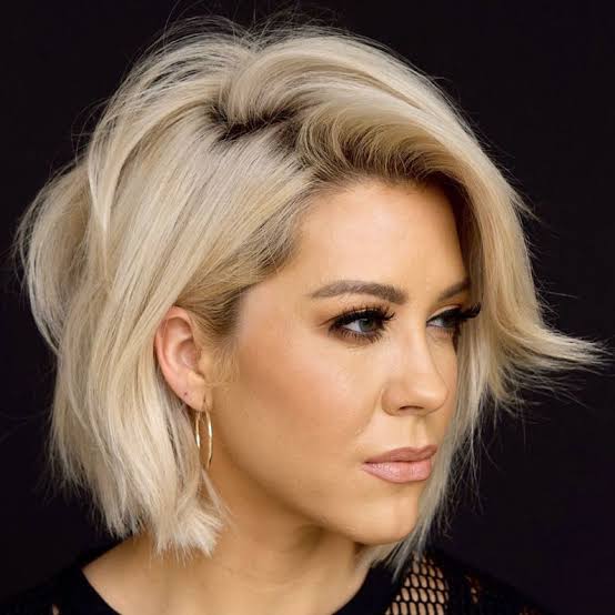 Blonde Chin Bob With Curtain Bangs and Smooth Blowout Blonde Chin Bob With Curtain Bangs and Smooth Blowout — Simple Choppy Bob Hairstyles