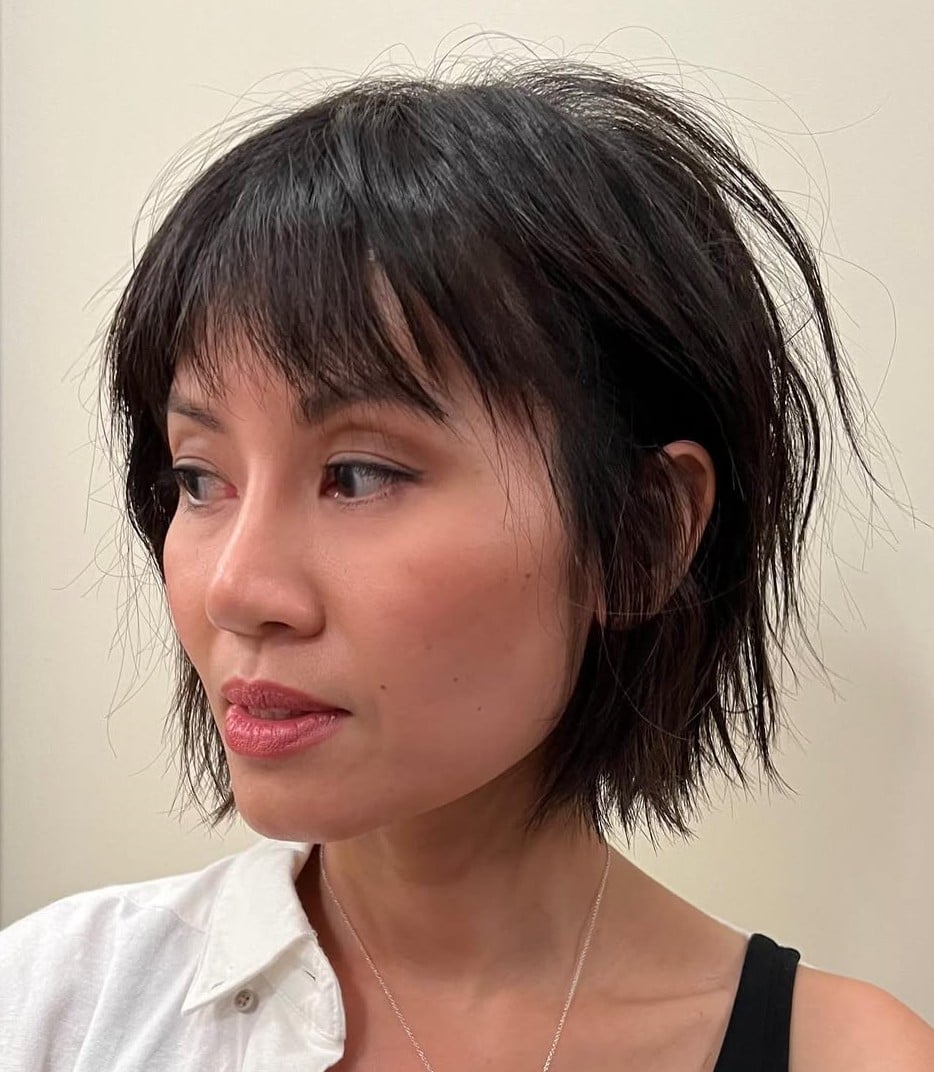 Chin Length Bob With Wispy Fringe and Messy Texture Chin Length Bob With Wispy Fringe and Messy Texture — Simple Choppy Bob Hairstyles