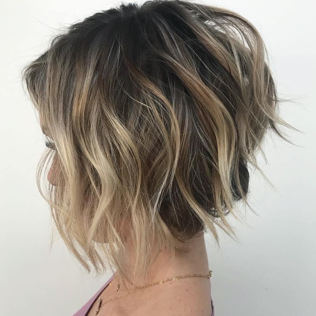 Collarbone Choppy Bob With Textured Layers and Wavy Texture Collarbone Choppy Bob With Textured Layers and Wavy Texture — Simple Choppy Bob Hairstyles