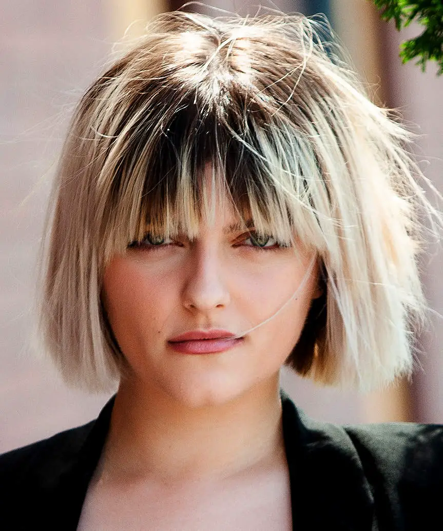 Chin Length Dark Brown Bob With Blunt Ends Chin Length Dark Brown Bob With Blunt Ends — Simple Choppy Bob Hairstyles