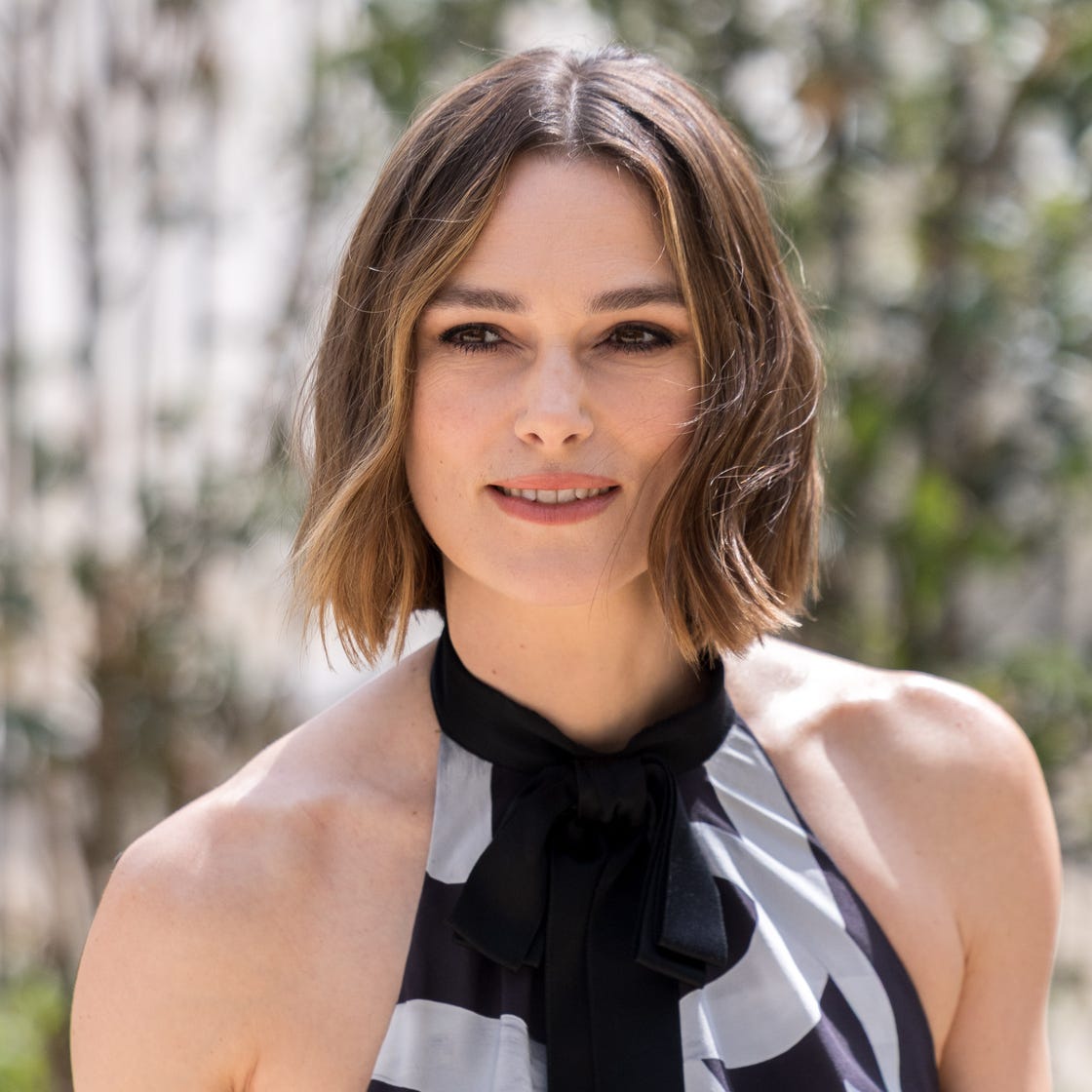 Collarbone Bob With Face-Framing Layers and Medium Brown Collarbone Bob With Face-Framing Layers and Medium Brown — Simple Choppy Bob Hairstyles