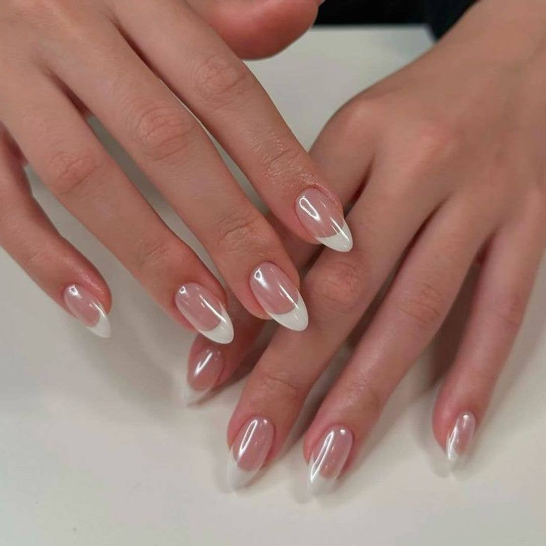 Medium Almond Nails With Classic White Tips Medium Almond Nails With Classic White Tips — Simple Chrome French Tip Nails