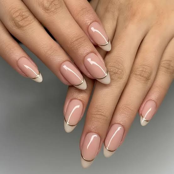 Medium Almond Nails With Thin Chrome French Tip Medium Almond Nails With Thin Chrome French Tip — Simple Chrome French Tip Nails