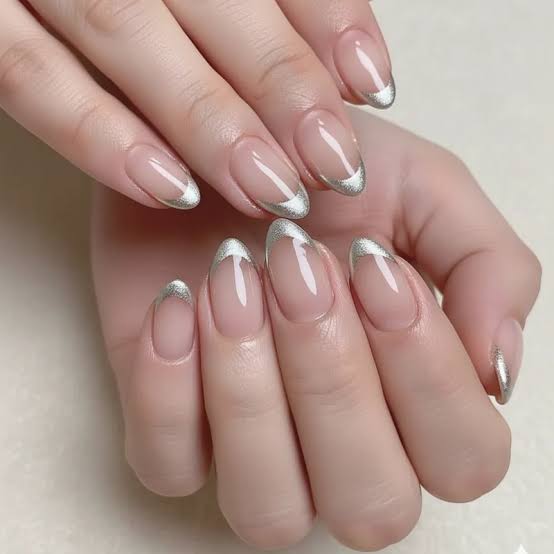 Medium Almond Nails With Simple Chrome French Tip Medium Almond Nails With Simple Chrome French Tip — Simple Chrome French Tip Nails