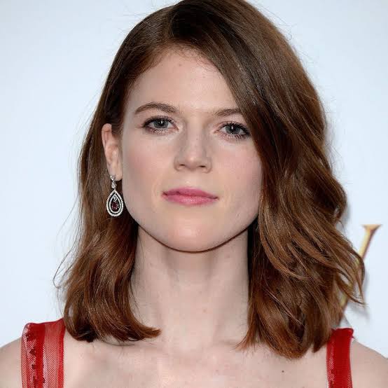 Shoulder Length Cinnamon Brown With Side-Swept Bangs Shoulder Length Cinnamon Brown With Side-Swept Bangs — Simple Cinnamon Hair Color