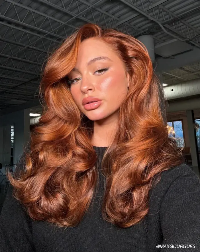Copper Cinnamon Waves With Face-Framing Pieces Copper Cinnamon Waves With Face-Framing Pieces — Simple Cinnamon Hair Color