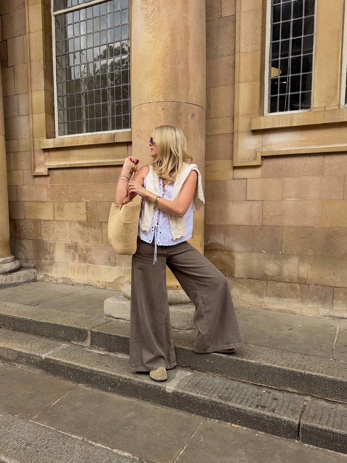 Suede Clogs with Wide-Leg Denim Trousers and Crocheted Vest Suede Clogs with Wide-Leg Denim Trousers and Crocheted Vest — Simple Clogs Outfits