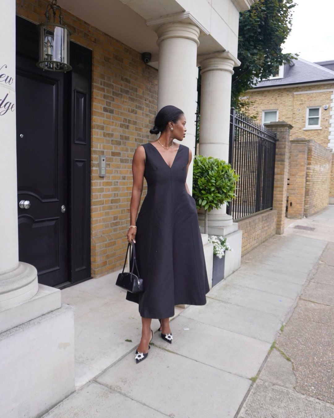 Black Wide Leg Jumpsuit for Cocktail Parties Black Wide Leg Jumpsuit for Cocktail Parties — Simple Cocktail Party Outfits