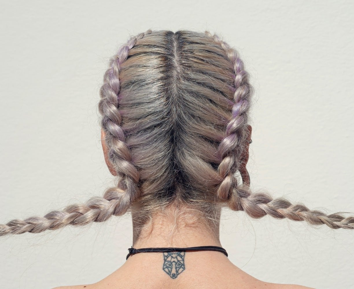 Mid-Back Honey Blonde Box Braids With Curls Mid-Back Honey Blonde Box Braids With Curls — Simple Color Braids