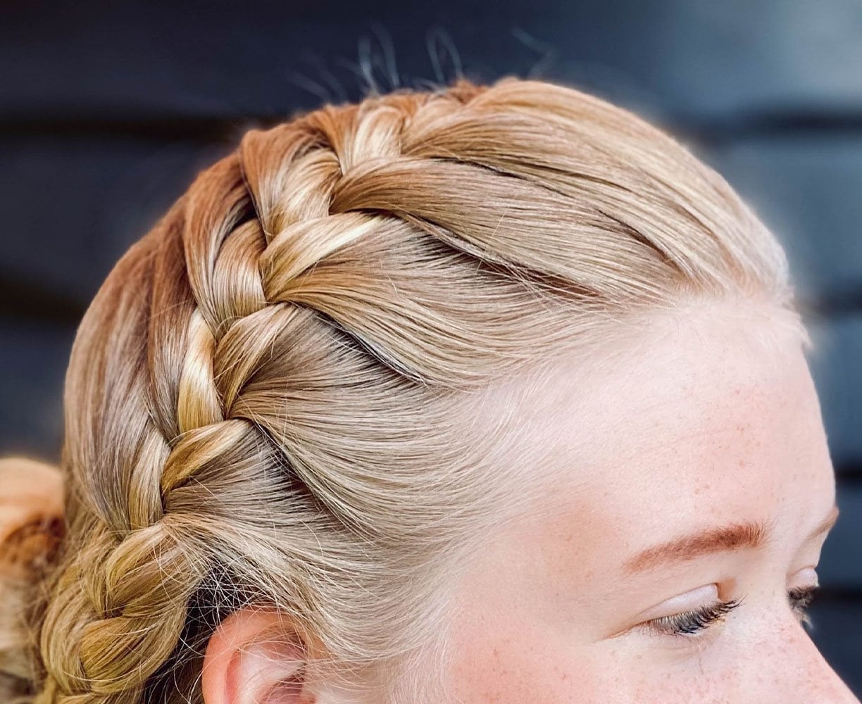 Loose Dark Brown Box Braids With Blonde Highlights Loose Dark Brown Box Braids With Blonde Highlights — Simple Color Braids