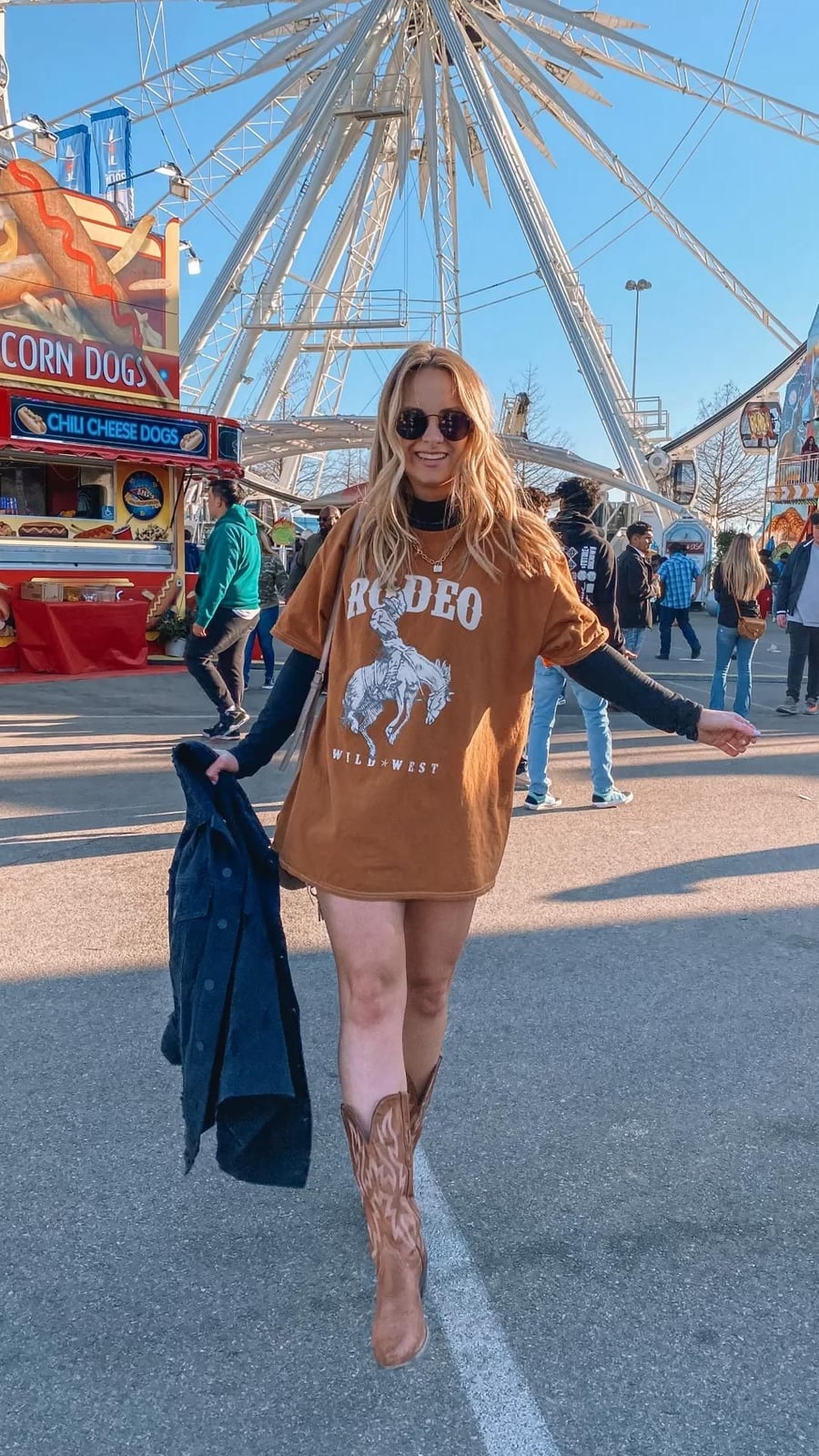 Oversized Graphic T-Shirt with Cowboy Boots Oversized Graphic T-Shirt with Cowboy Boots — Simple Country Concert Outfits Ideas
