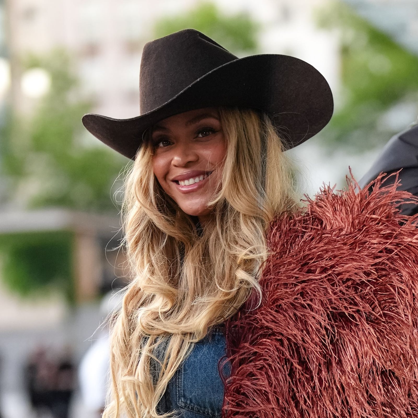Oversized Cowboy Hat and Denim Oversized Cowboy Hat and Denim — Simple Cowboy Hat Outfits