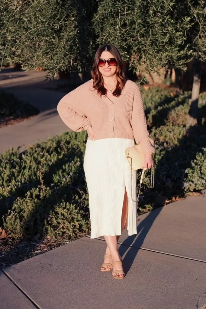 Pale Pink Cardigan with Ribbed Midi Skirt Pale Pink Cardigan with Ribbed Midi Skirt — Simple Cropped Cardigan Outfits