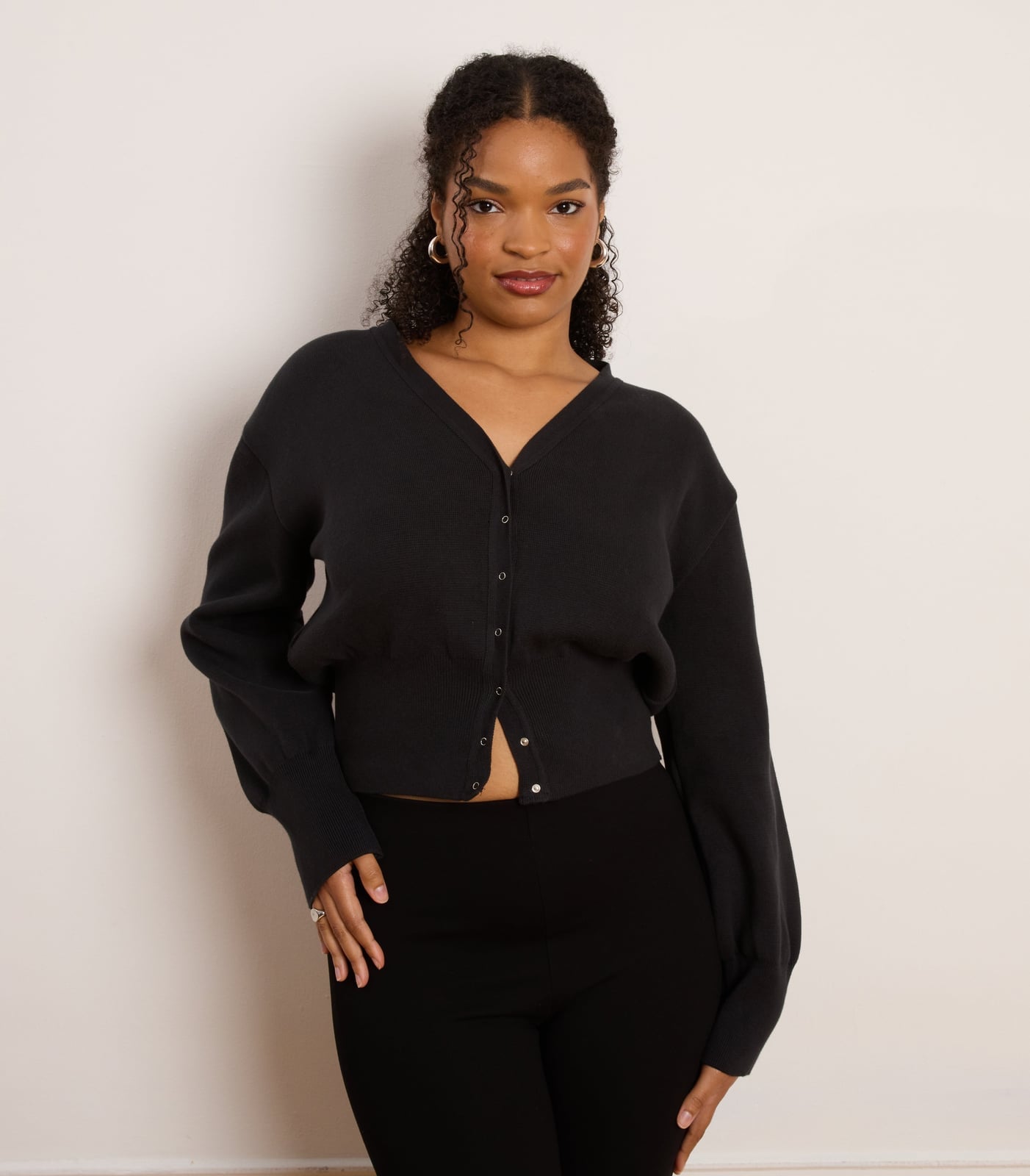Black Cardigan with Charcoal Gray Pants Black Cardigan with Charcoal Gray Pants — Simple Cropped Cardigan Outfits