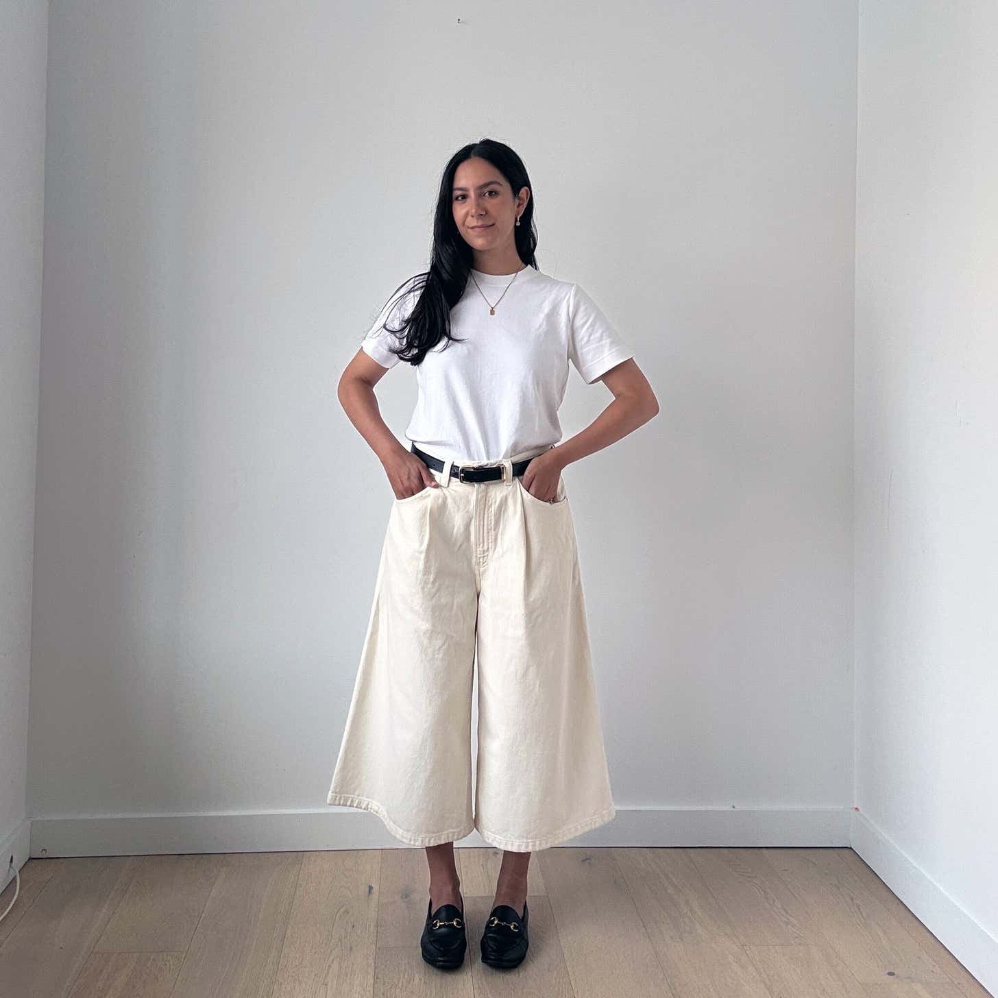 Cream Wide Leg Culottes With White Tee And Black Belt Cream Wide Leg Culottes With White Tee And Black Belt — Simple Culottes Outfits