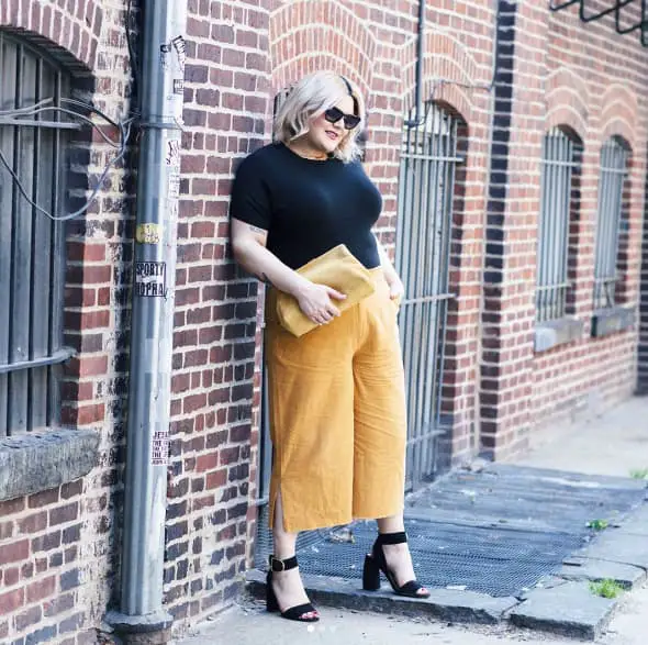 Mustard Yellow Culottes With Black Top And Block Heels Mustard Yellow Culottes With Black Top And Block Heels — Simple Culottes Outfits