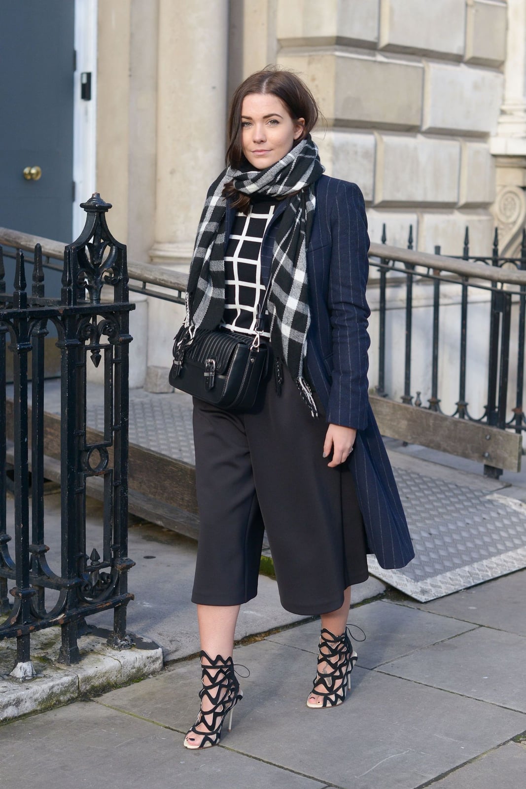 Straight Leg Black Culottes With Checked Top And Scarf Straight Leg Black Culottes With Checked Top And Scarf — Simple Culottes Outfits