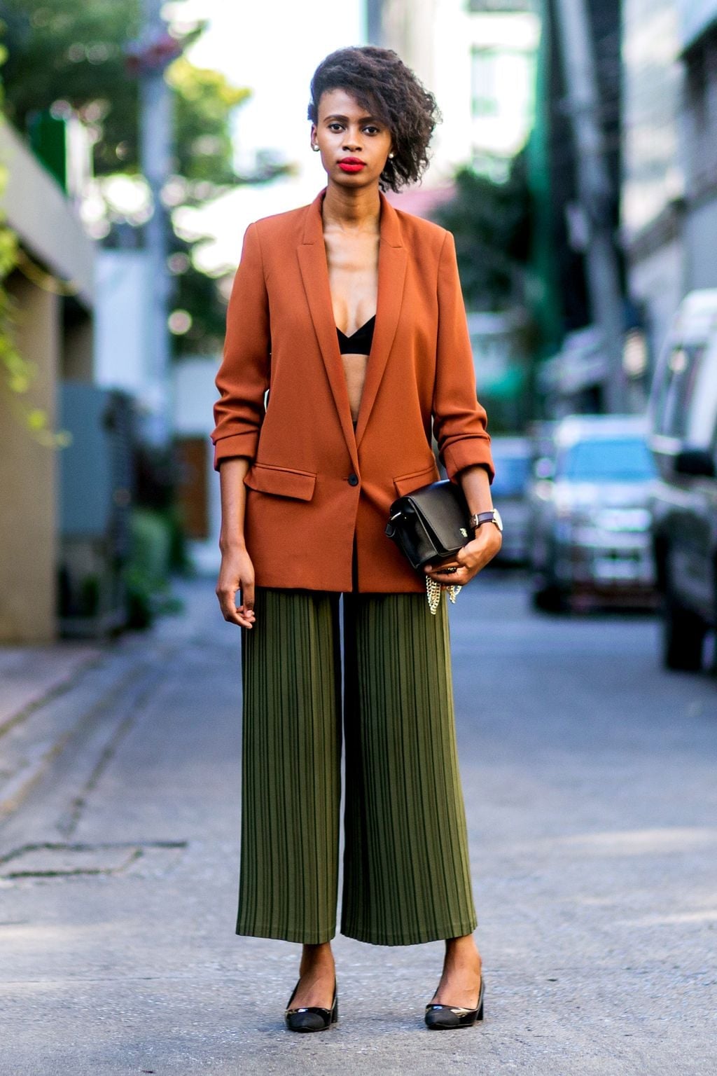 Olive Green Pleated Culottes With Burnt Orange Blazer Olive Green Pleated Culottes With Burnt Orange Blazer — Simple Culottes Outfits