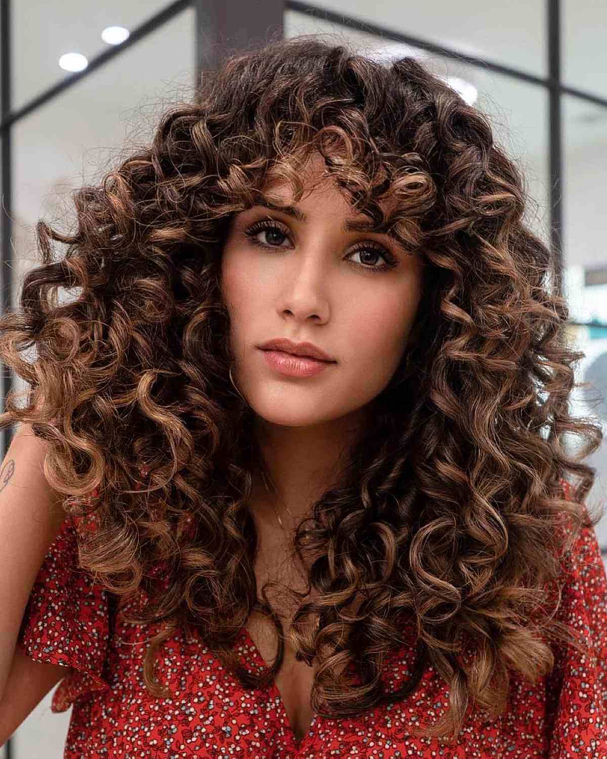 Shoulder Length Layers With Caramel Highlights Shoulder Length Layers With Caramel Highlights — Simple Curly Bangs